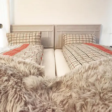 Family By Interlaken Parking Pensión 3*